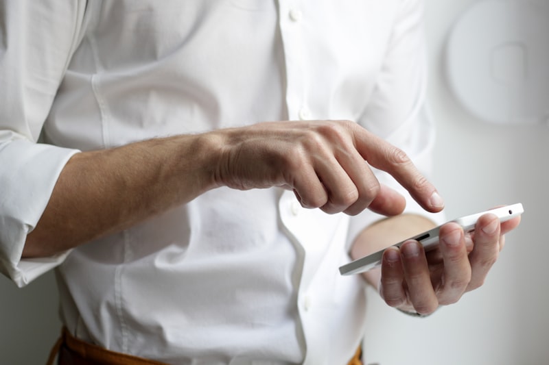 El buscador invisible: El truco para que tus clientes te encuentren primero en su celular